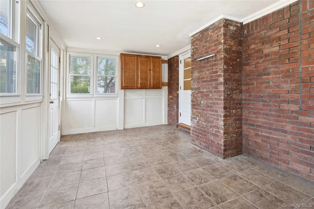 81 Midland Staten Island, NY 10308
