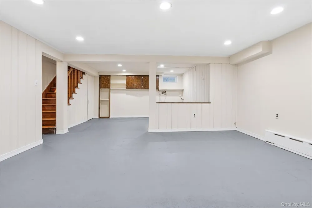 81 Midland Staten Island, NY 10308