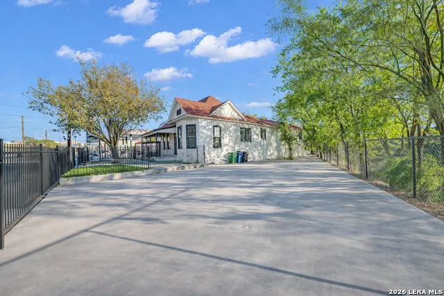 1610 W Commerce San Antonio, TX 78207