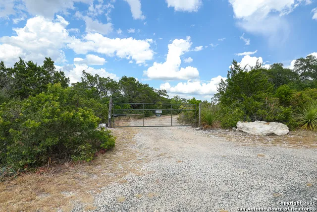 776 County Road 270 Mico, TX 78056