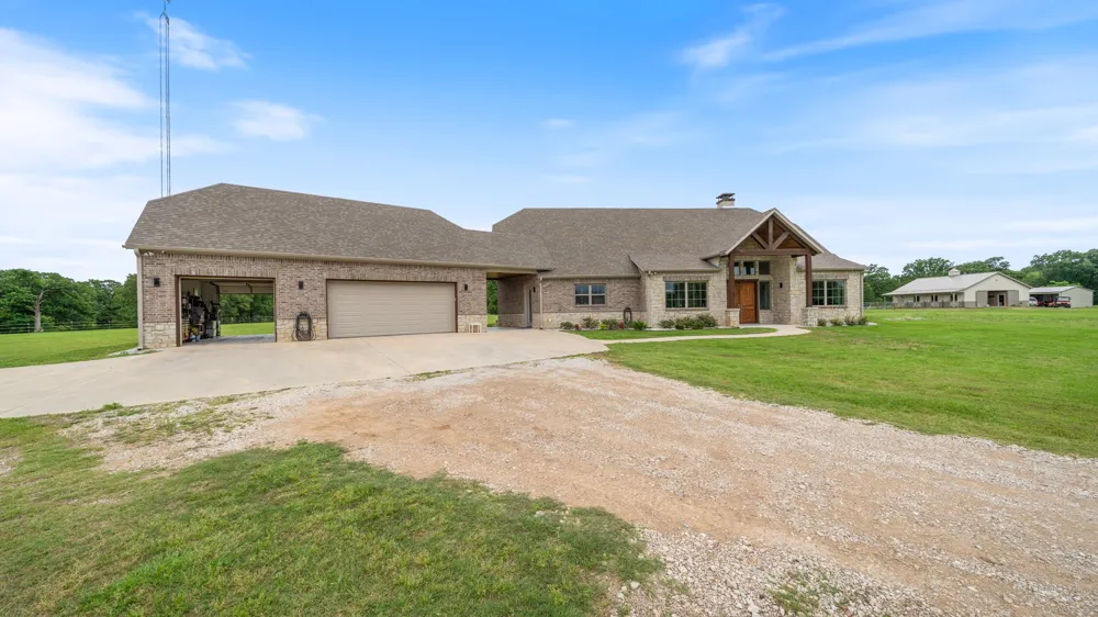 3317 Vz County Road 1804 Grand Saline, TX 75140