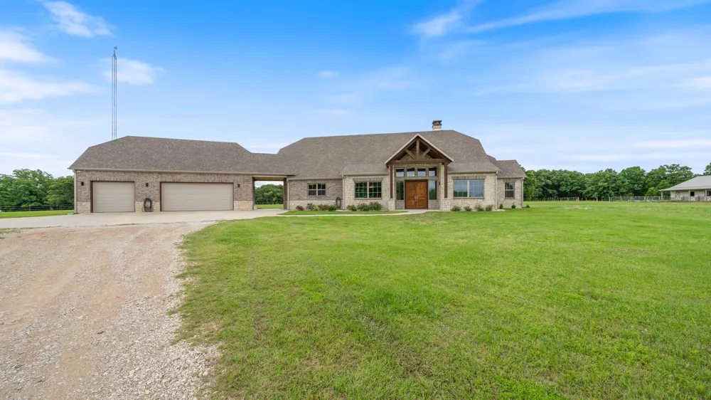 3317 Vz County Road 1804 Grand Saline, TX 75140