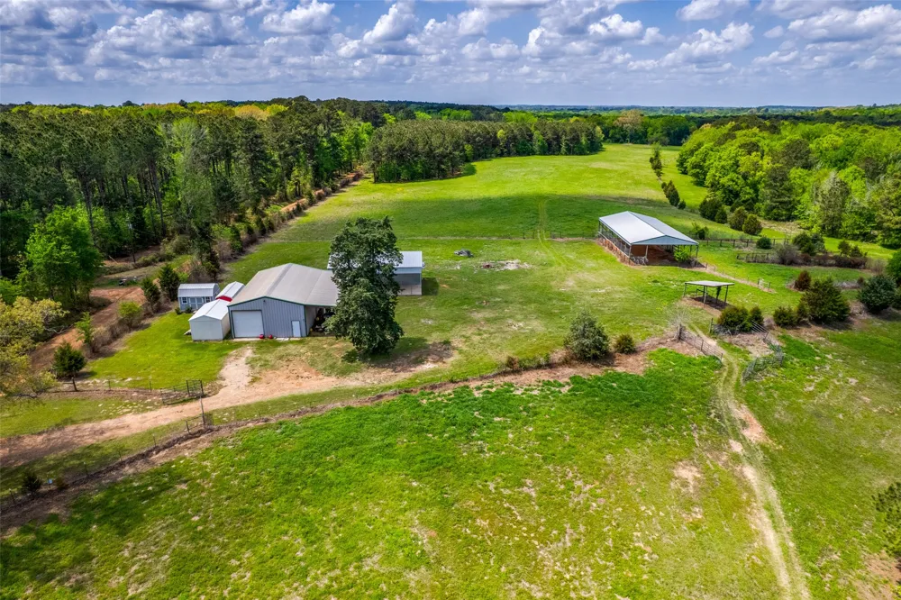 1050 County Road 2618 Marietta, TX 75566