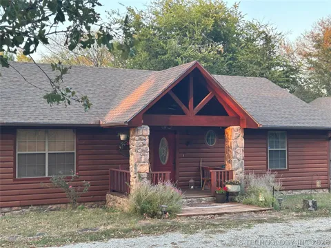 2897 Lakeside Circle