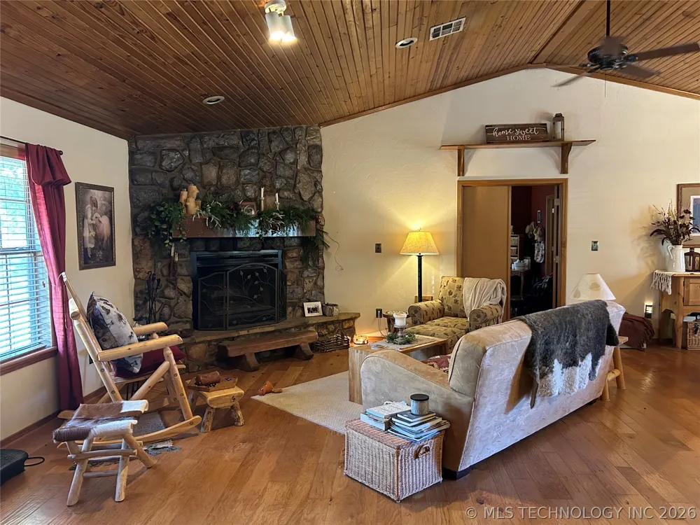 2897 Lakeside Circle Atoka, OK 74525