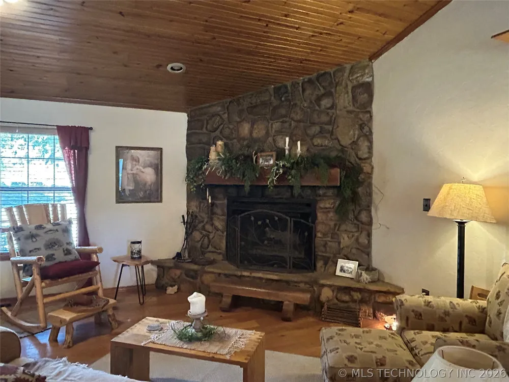 2897 Lakeside Circle Atoka, OK 74525
