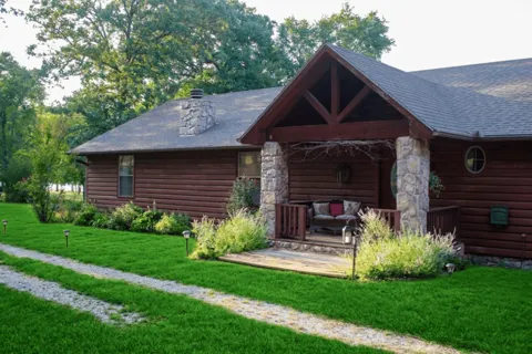 2897 Lakeside Circle