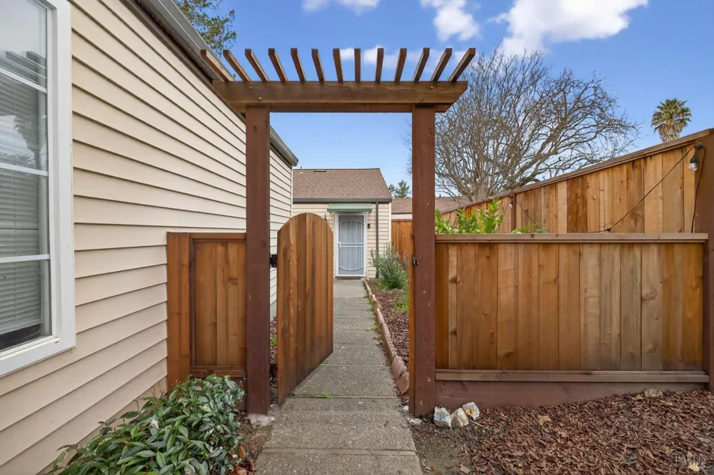 1600 Yardley Street Santa Rosa, CA 95403