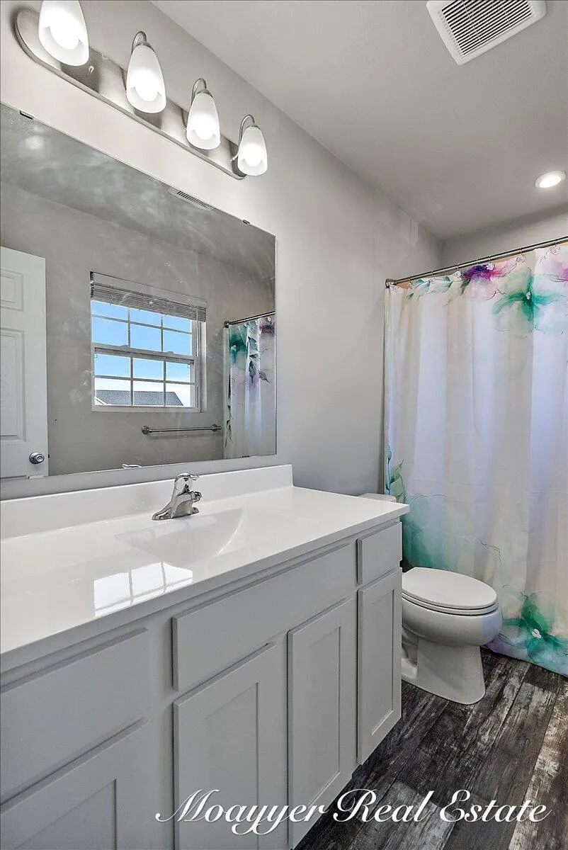 5764 Kiverton Ridge Drive SE Kentwood, MI 49508