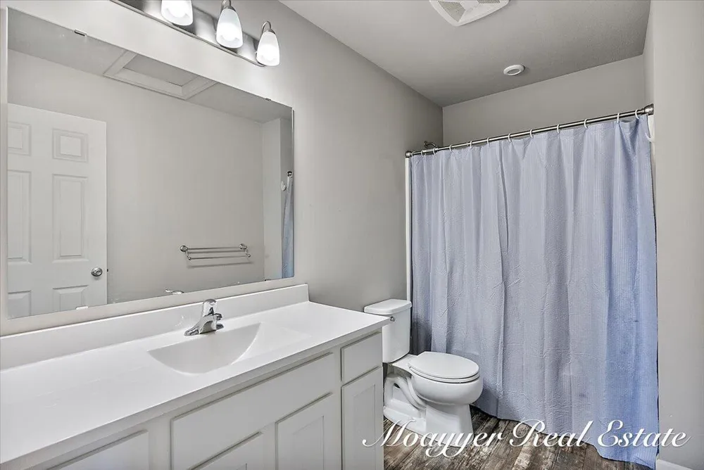 5764 Kiverton Ridge Drive SE Kentwood City, MI 49508