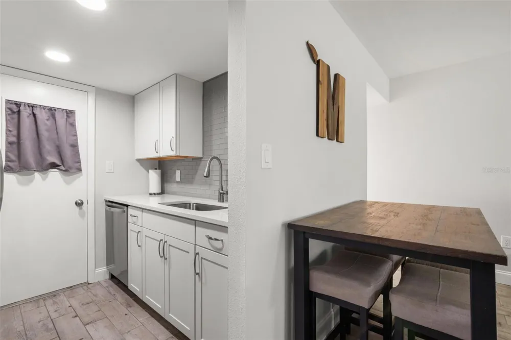 1147 KING ARTHUR COURT #204 Dunedin, FL 34698
