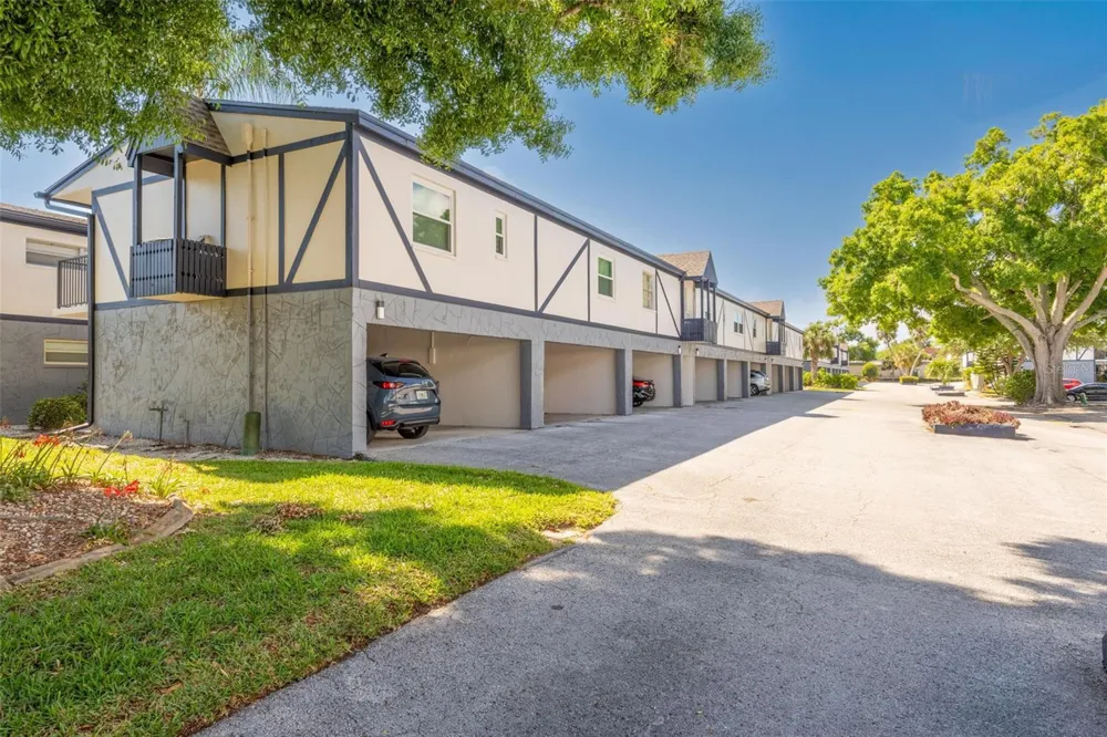 1147 KING ARTHUR COURT #204 Dunedin, FL 34698