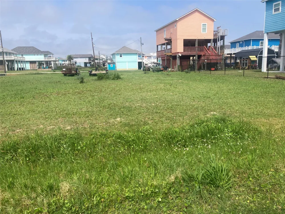 914 Meynig Crystal Beach, TX 77650
