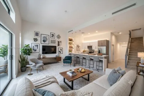 4416 NW 9th St
