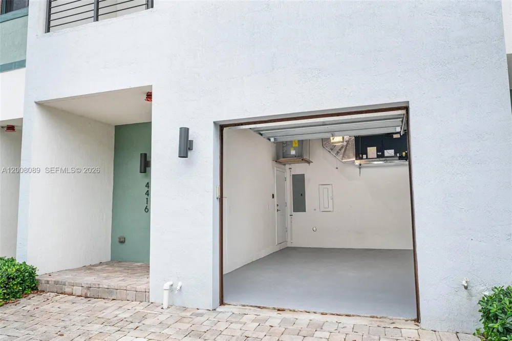 4416 NW 9th St Plantation, FL 33317