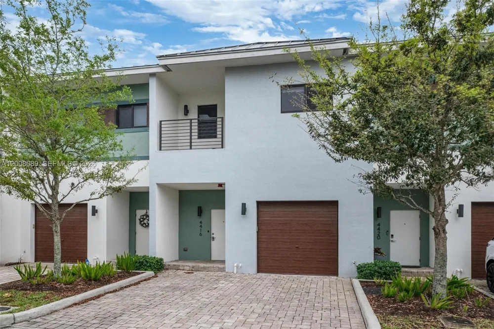 4416 NW 9th St Plantation, FL 33317