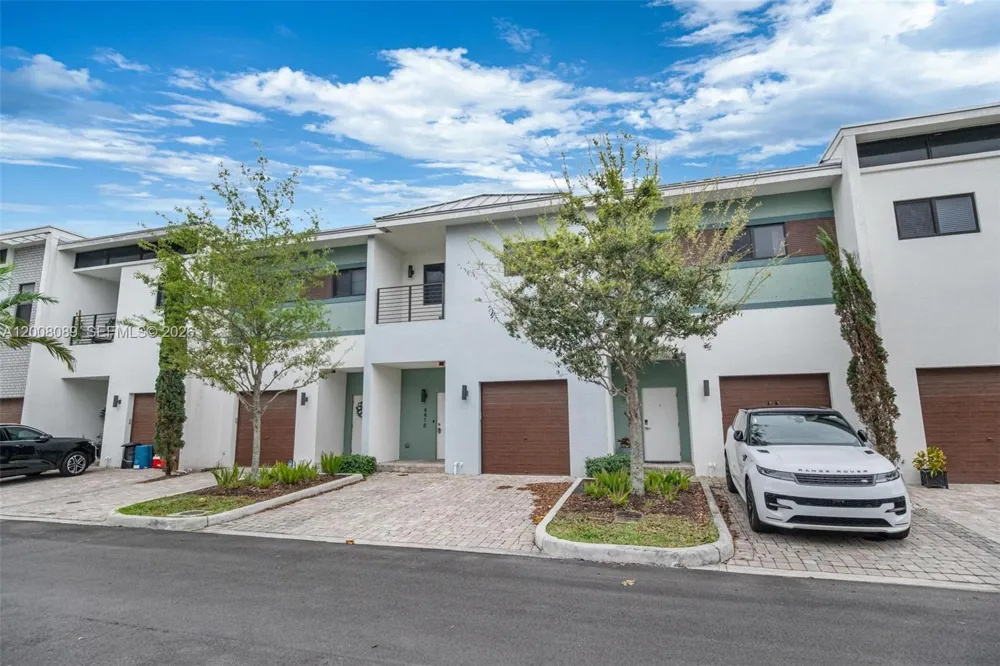4416 NW 9th St Plantation, FL 33317