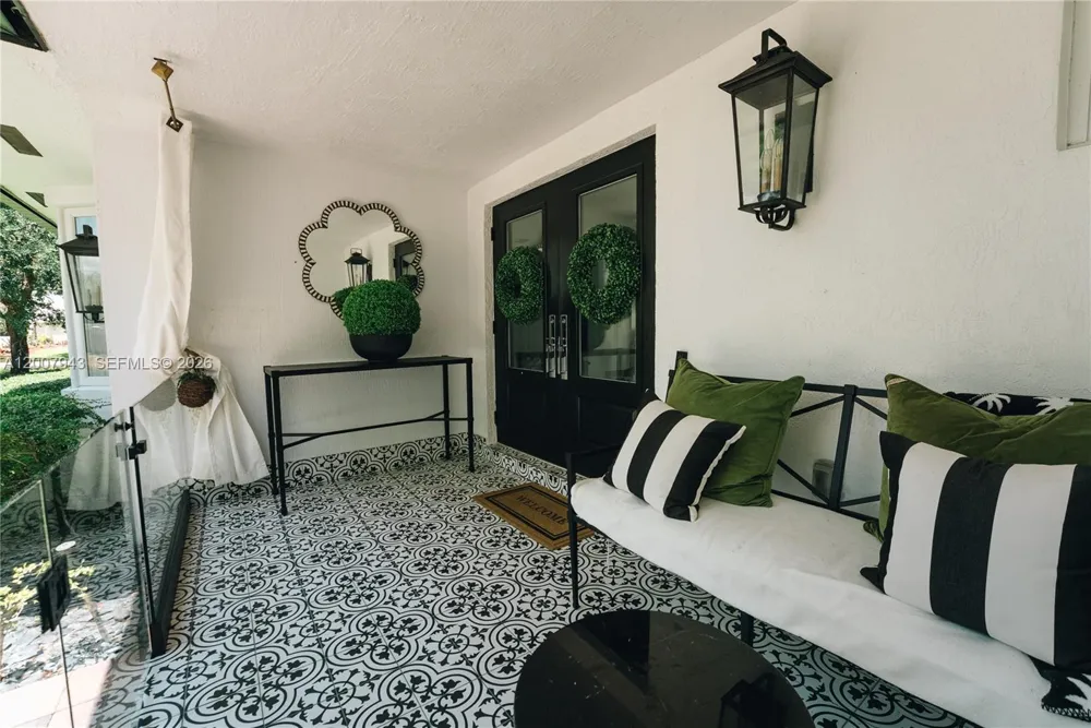 16241 W Troon Cir Miami Lakes, FL 33014
