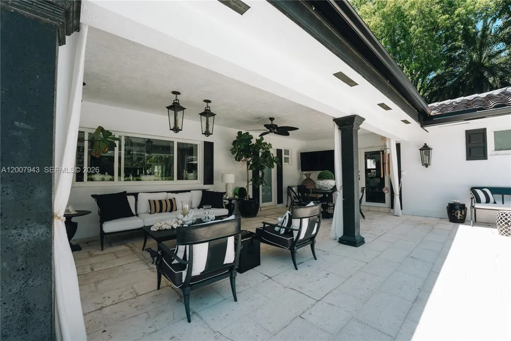16241 W Troon Cir Miami Lakes, FL 33014