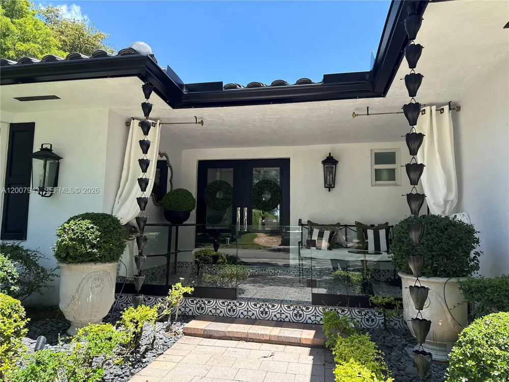 16241 W Troon Cir Miami Lakes, FL 33014