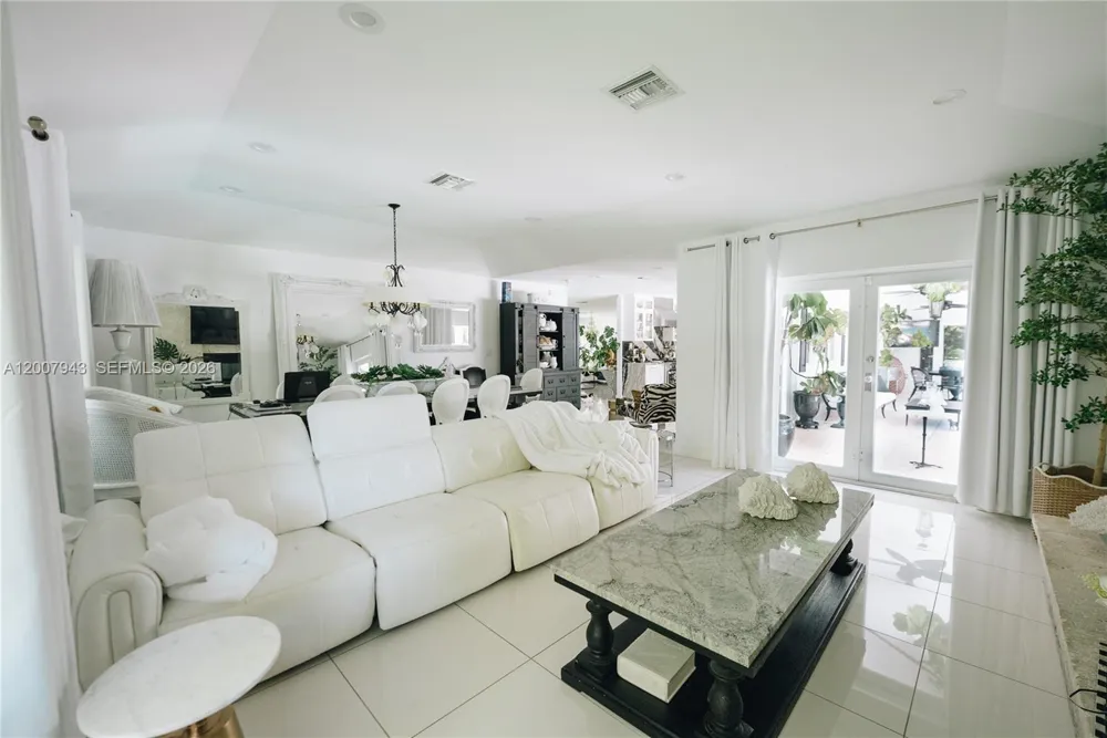 16241 W Troon Cir Miami Lakes, FL 33014