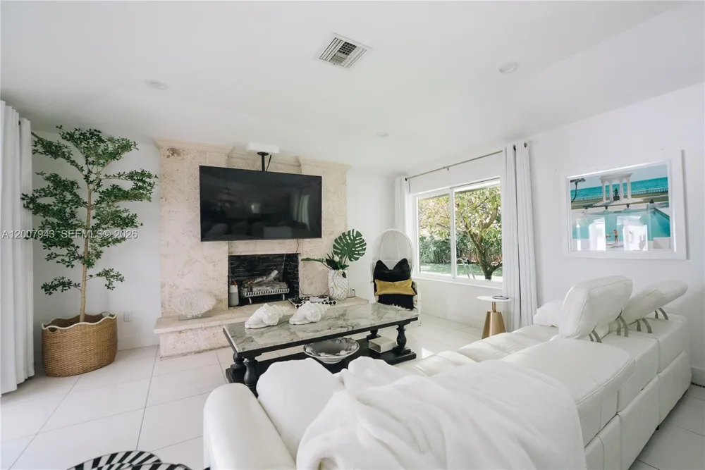 16241 W Troon Cir Miami Lakes, FL 33014