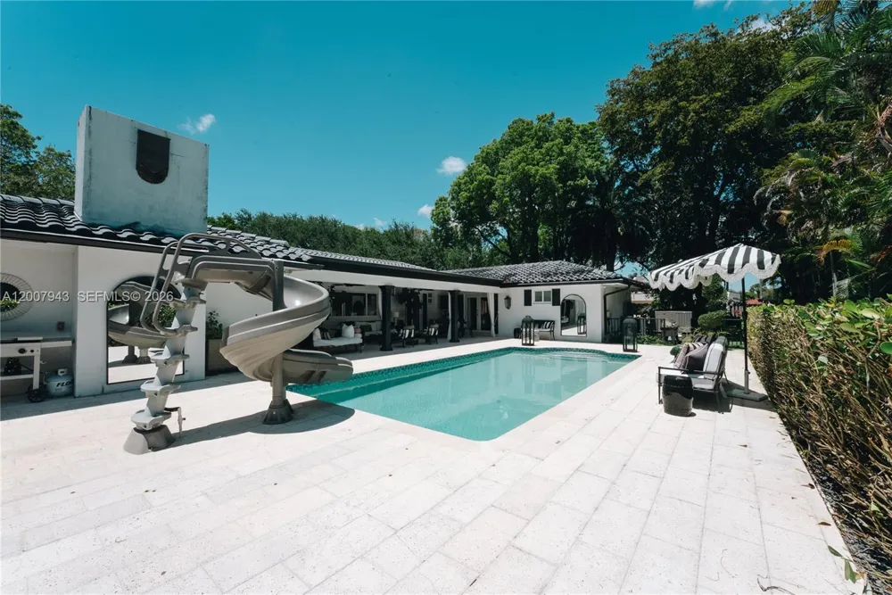 16241 W Troon Cir Miami Lakes, FL 33014