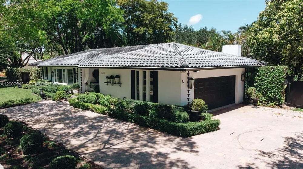 16241 W Troon Cir Miami Lakes, FL 33014