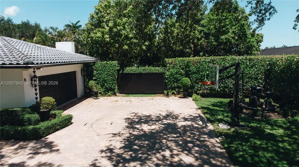 16241 W Troon Cir Miami Lakes, FL 33014