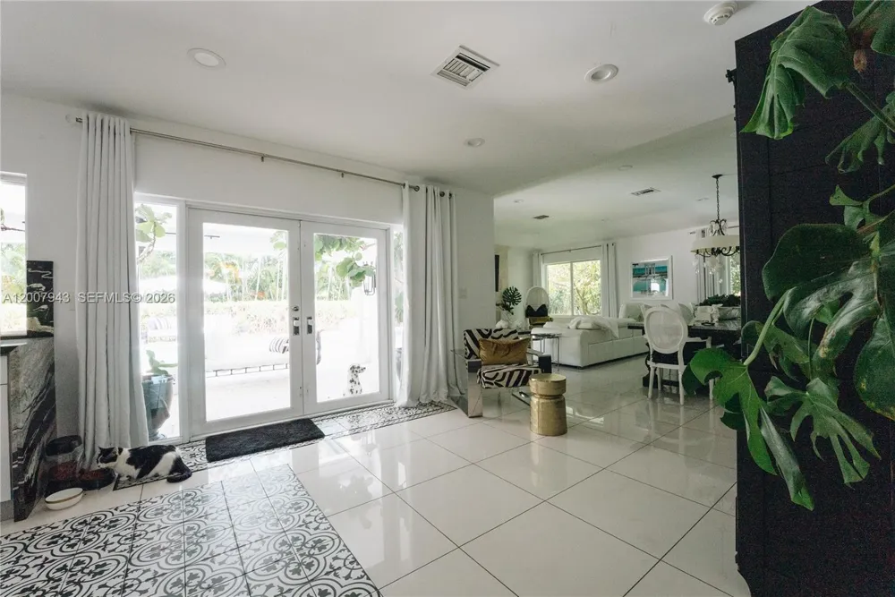 16241 W Troon Cir Miami Lakes, FL 33014