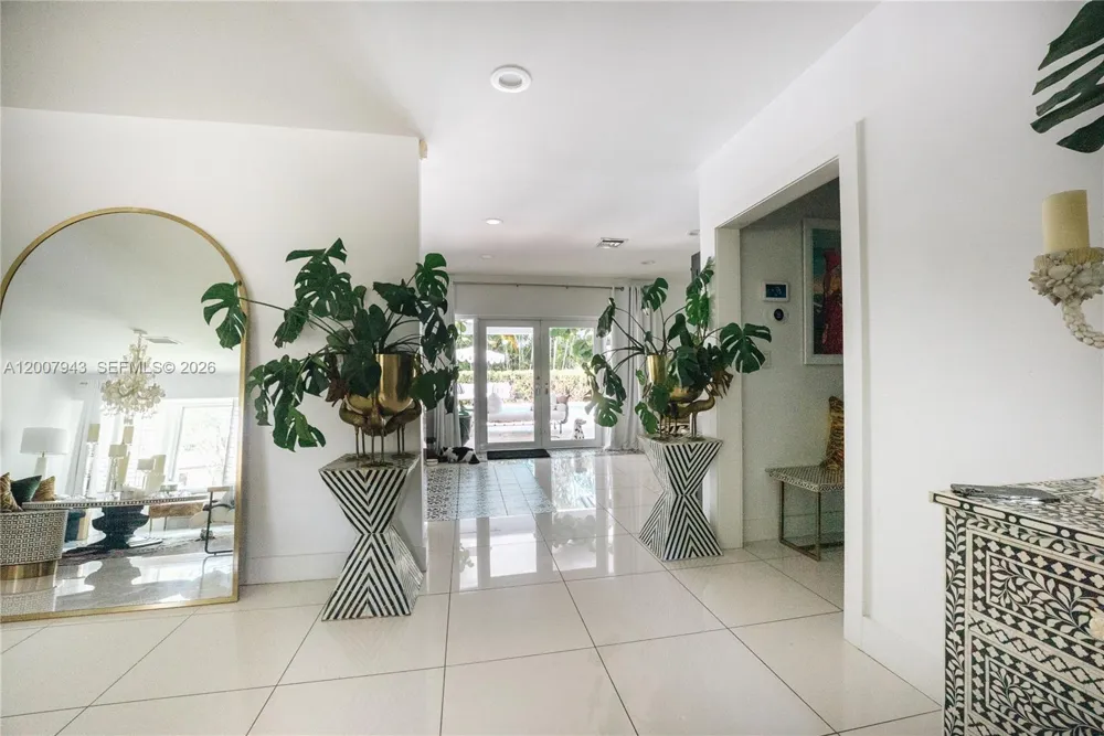 16241 W Troon Cir Miami Lakes, FL 33014