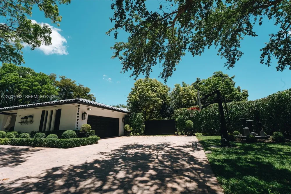 16241 W Troon Cir Miami Lakes, FL 33014