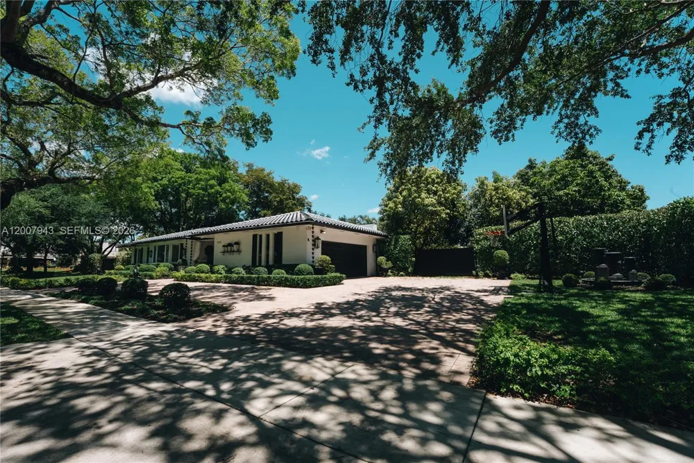 16241 W Troon Cir Miami Lakes, FL 33014