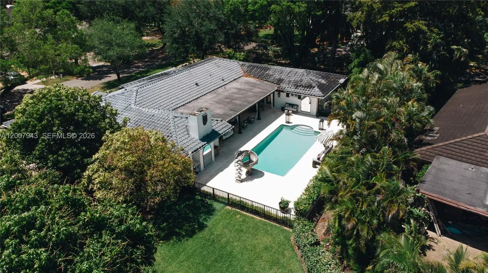 16241 W Troon Cir Miami Lakes, FL 33014