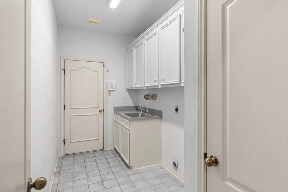 11115 Shady Hollow Drive Austin, TX 78748