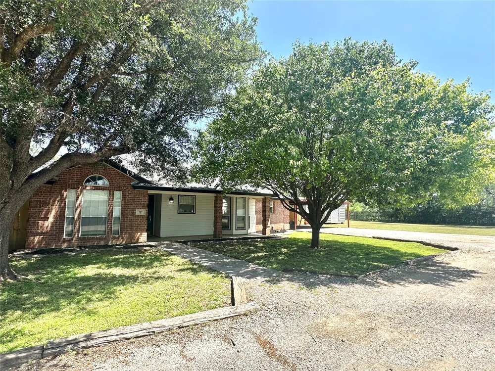 717 Groves Road Tuscola, TX 79562