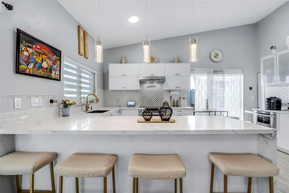 10048 SW 221st St Cutler Bay, FL 33190