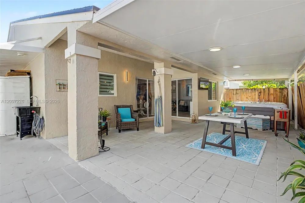 10048 SW 221st St Cutler Bay, FL 33190