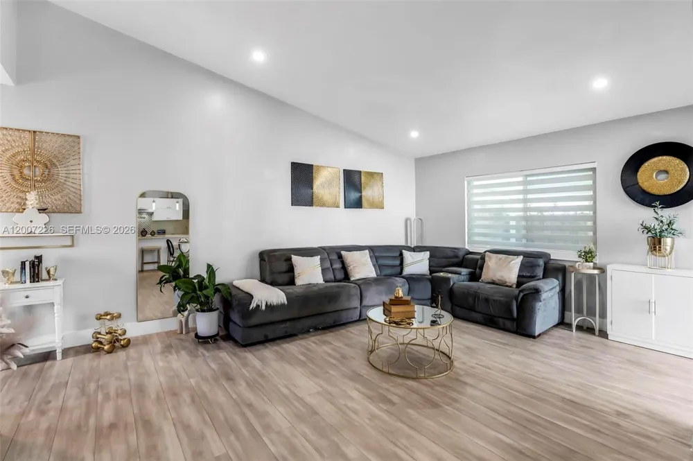 10048 SW 221st St Cutler Bay, FL 33190