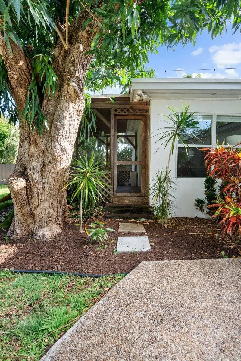 11790 NE 8th Ave Biscayne Park, FL 33161