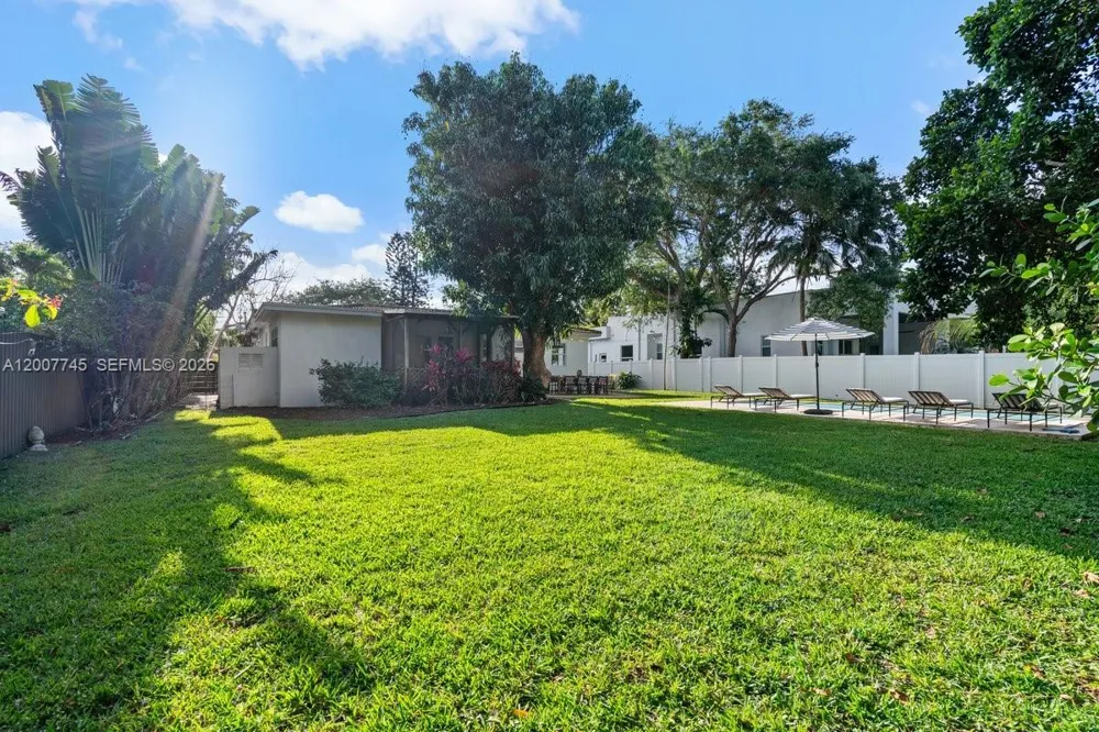 11790 NE 8th Ave Biscayne Park, FL 33161