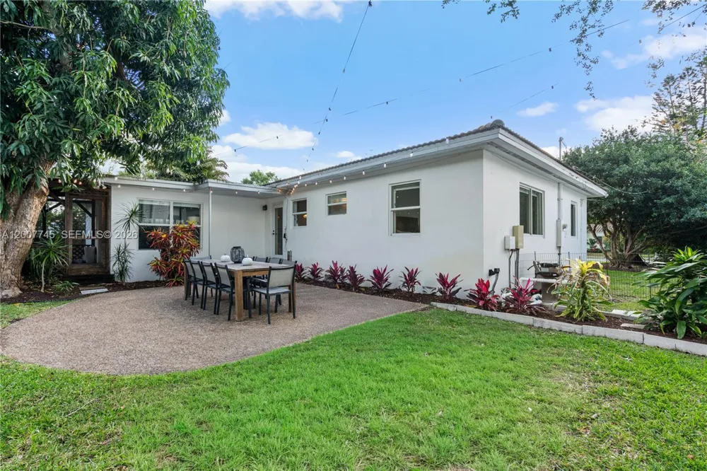 11790 NE 8th Ave Biscayne Park, FL 33161