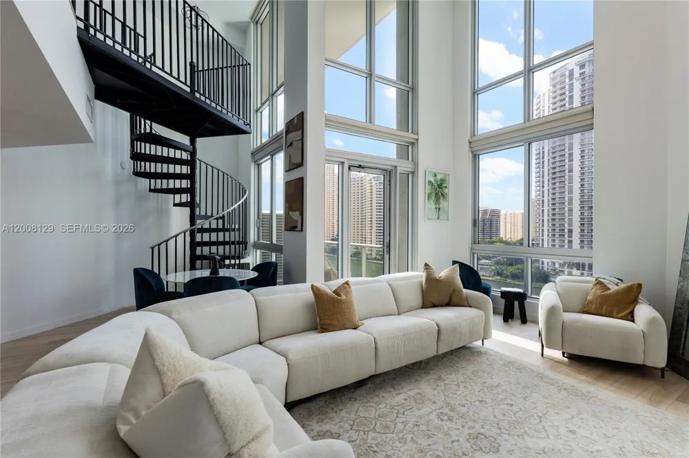 300 S Biscayne Blvd #L-1014 Miami, FL 33131