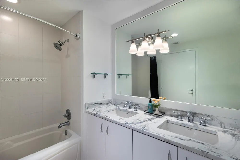 300 S Biscayne Blvd #L-1014 Miami, FL 33131