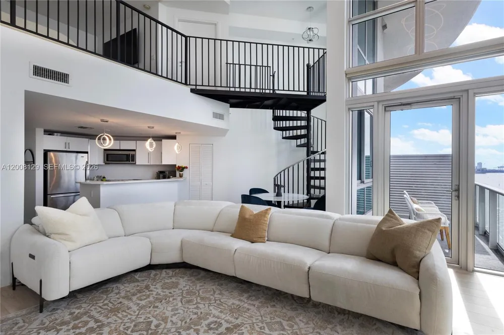 300 S Biscayne Blvd #L-1014 Miami, FL 33131