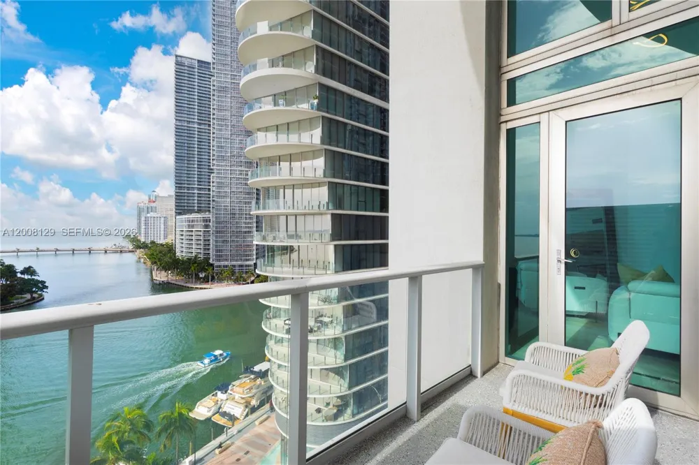 300 S Biscayne Blvd #L-1014 Miami, FL 33131