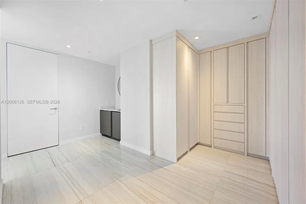 18975 Collins Ave #700 Sunny Isles Beach, FL 33160