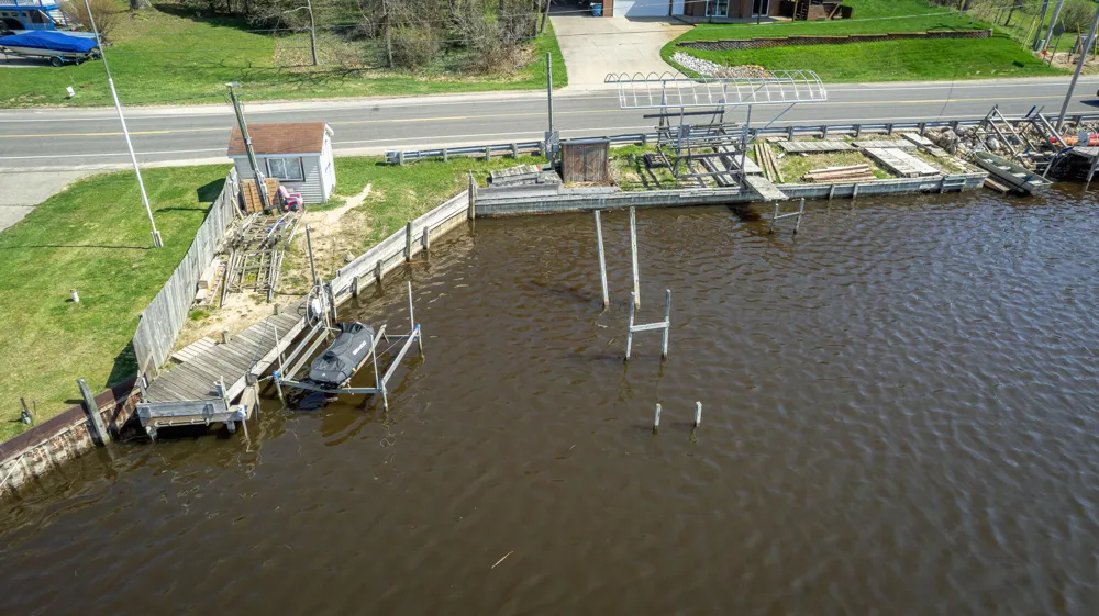 5221 W Monroe Road Pentwater, MI 49449