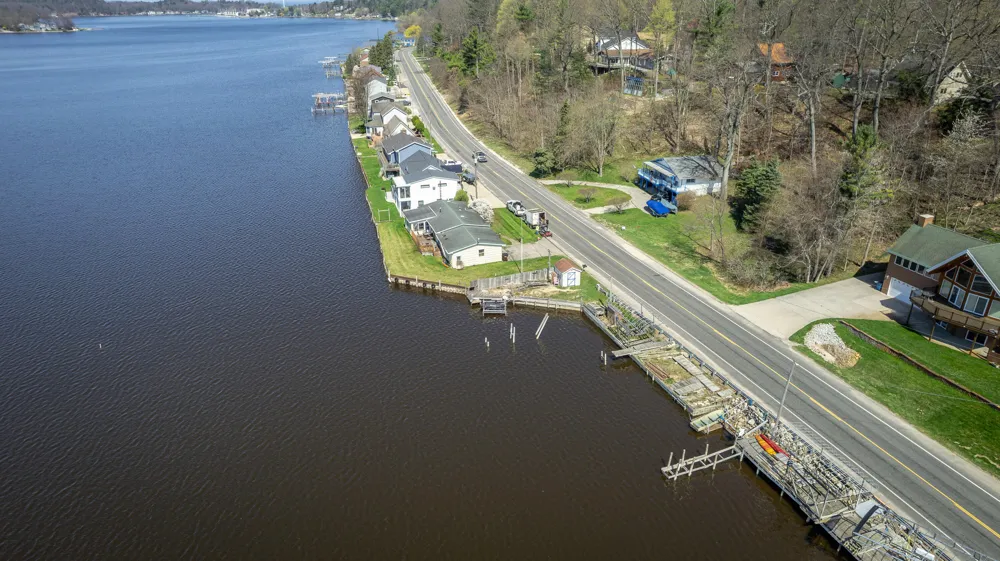 5221 W Monroe Road Pentwater, MI 49449