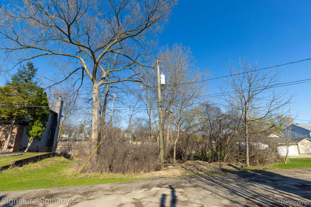 1105 Oregon Boulevard Waterford Charter Township, MI 48327